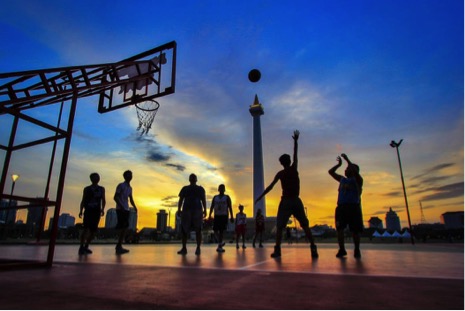 Olahraga Basket kala Senja di Monas Jakarta Olahraga Basket kala Senja di Monas Jakarta